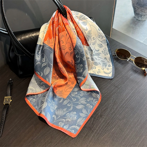 Foulard 100% Soie Véritable Polyvalent et Fin pour Femme, Écharpe Carrée Petite, Hijab d'Été, Bandeau pour Cheveux, Bandana, Foulard de Tête, Foulard de Cou - Product Image 4