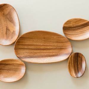 Premium Handmade Polished Wooden Charger Plate Stand Featuring Japanese Acacia Mango Wood Beautiful Epoxy Resin Emerald Artwork - Product Image 2