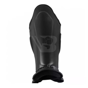 Protège-tibias de kickboxing MMA fabriqués au Pakistan, protection professionnelle, cadre métallique, design léger, pliables, en cuir PU, Muay Thai - Product Image 5