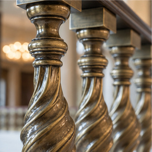 Rampe en bronze héritage avec balustres torsadés sculptés et colliers étagés, main courante et balustrade métalliques - Product Image 2
