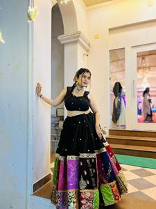 Ensemble de robe traditionnelle indienne brodée pour femmes avec lehenga choli en patchwork coloré, coupe ample, longueur au sol, tenue de mariage - Product Image 6