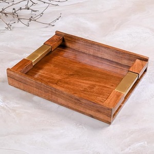 Plateau de service en bois massif avec poignées en métal |   Plateau décoratif en bois d'acacia de qualité supérieure pour la cuisine et la table basse - Product Image 1