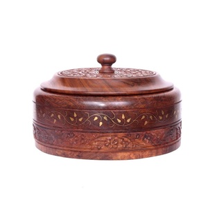 Boîte à chapati en bois pour la présentation de repas résidentiels, conçue pour un rangement organisé des aliments et une embellissement intérieur - Product Image 3