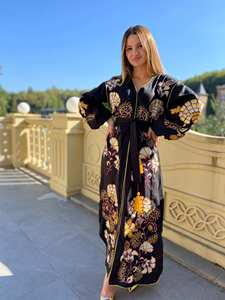 Robe longue noire en coton brodé pour femme, style bohème, col en V, manches ballon, broderie, taille à nouer - Product Image 3