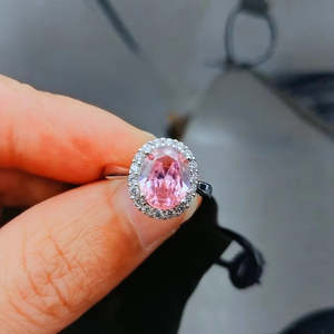 Bague ovale ajustable avec zircon créé en laboratoire, incrustation pavée en or rose et platine - Product Image 5