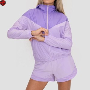 Conjunto deportivo de 2 piezas para mujer, chaqueta con capucha y cremallera y pantalones cortos, conjunto ligero para atletismo. - Product Image 2