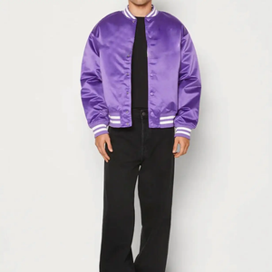 Chaquetas de hombre de satén dorado de manga larga con logotipo bordado con parches de chenilla personalizados directamente de fábrica. - Product Image 1