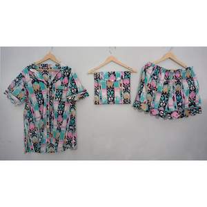 Conjunto de Pijama para Mujer Hecho a Mano, 100% Algodón Ecológico, Transpirable, Ropa de Dormir Cómoda, con Botones y Encaje, Estilo Indio Digital - Product Image 1