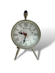 Horloge de bureau et de table en aluminium Art Déco design, fonctionnant à piles, accessoire décoratif contemporain pour le bureau et la maison - Product Image 2