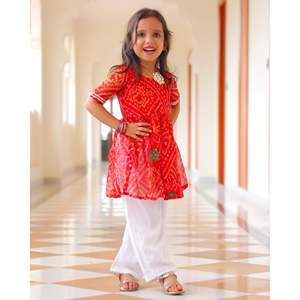 Magnifique ensemble de kurta en chiffon pur Bandhani rouge, dessiné à la main, pour enfants de 1 à 2 ans, vêtements décontractés indiens et pakistanais - Product Image 6