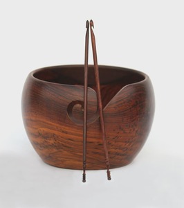 Bol à fil en bois de rose fait main, organisateur pour tricot et crochet, et crochets à crochet, cadeau de Noël fonctionnel en bois massif - Product Image 3