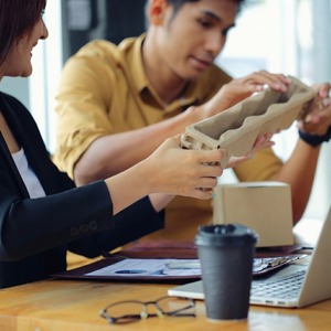 Créateurs de designs d'emballages futuristes et de pointe, alimentés par l'IA, et graphiques personnalisés pour boîtes de vente au détail et étiquettes de produits pour les marques - Product Image 3