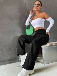 Outfitize International – Pantalons cargo pour femmes en gros, tricot gaufré texturé, décontractés, multi-poches, personnalisables avec logo de marque, en vrac - Product Image 5