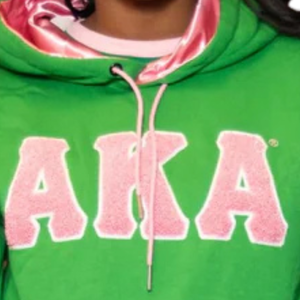 Sudadera con Capucha Verde Chenille para Mujer, Marca AKA, con Letras Griegas Bordadas, Forro de Satén, Calidad Premium, Estilo Casual - Product Image 3