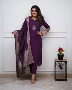 Conjunto de Kurta y Palazzo de Seda Banarasi Morada para Mujer con Dupatta de Tejido Pesado, Ropa Étnica Premium para Fiestas, Atuendo Moderno de Verano - Product Image 1