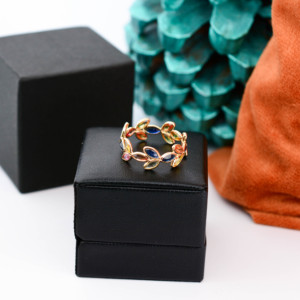 แหวนรูปใบไม้มาร์ควิสประดับไพลินหลากสีธรรมชาติในทองคำแท้ 18K สีเหลือง – แหวนประดับพลอยสีรุ้งลายใบไม้ - Product Image 4