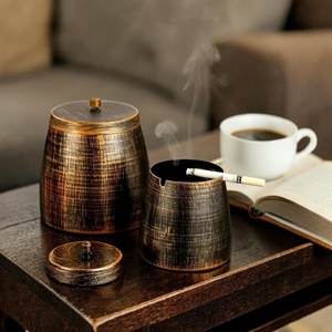 Cendrier en métal coupe-vent avec couvercle, design sans fumée pour une utilisation en intérieur et en extérieur - Product Image 4