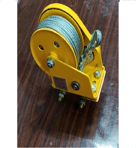 Portable Manual Hand Winch for Trailers Boats Warehouses and General Purpose Material Handling Tasks - Product Image 1