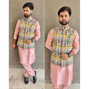 ATTRACTIVE BANGLORI SOIE HOMME KURTA AVEC PANTALON POLO et BRODERIE IMPRIMÉ TRAVAIL KOTI PEACH Achkan Bandhgala Sherwani - Product Image 1