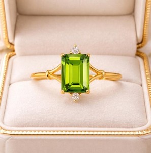Anillo de Peridoto con Corte Esmeralda, Plata de Ley 925, Chapado en Oro Amarillo, Joyería Delicada con Piedra de Nacimiento de Agosto, Regalo para Mujer - Product Image 4