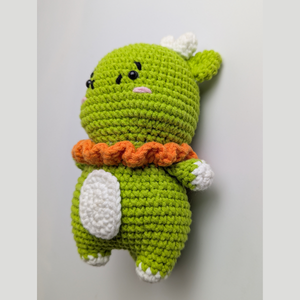JNC Macramé, Peluche de Dinosaurio Verde Suave, Hecho a Mano con Hilo de Algodón y Poliéster - Product Image 6