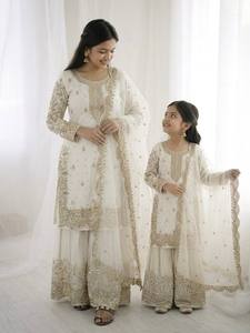 Ensemble Kurta Palazzo brodé pour filles avec dupatta, tenue indienne pakistanaise ornée de perles et de paillettes, idéale pour les mariages et les fêtes - Product Image 2