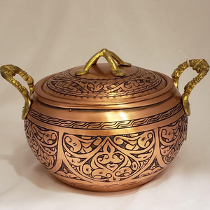 Marmite à soupe en cuivre pur de qualité supérieure avec couvercle, motif oriental gravé, double poignée, compatible gaz et induction, décorée par gravure - Product Image 1