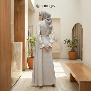 Vestido Gamis Musulmán para Mujer Shouqin Seina, Conjunto de Chaleco y Interior de Satén de Seda en Capas, Elegante Diseño Floral con Cintura Ajustable y Lazo, Apto para Wudhu - Product Image 5