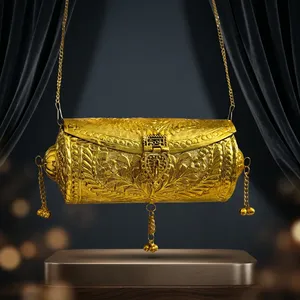 Bolso de Mano Tipo Clutch en Forma de Barril de Metal Dorado con Grabado Floral, Correa de Cadena, Hecho a Mano, para Fiestas Nocturnas, Elegante Cierre de Solapa - Product Image 1