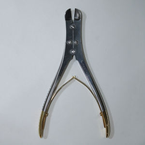 คีมตัดและดัดลวดจัดฟันสแตนเลสคุณภาพสูง ขนาด 17 ซม. ได้รับการรับรองมาตรฐาน CE ยี่ห้อ WORLD PRECISION SURGICAL - Product Image 2