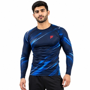 Rashguard professionnel pour hommes, conçu avec des matériaux durables offrant flexibilité, respirabilité et un confort sportif durable. - Product Image 4