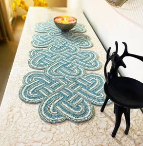 Chemin de table décoratif de luxe fait main, brodé floral, écologique, léger, durable, forme personnalisée, pour salle à manger - Product Image 2