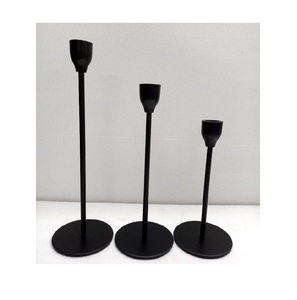 Porte-bougie en métal de qualité supérieure avec une construction durable, une finition lisse et une base stable, adapté à la décoration intérieure et à l'éclairage d'ambiance. - Product Image 5