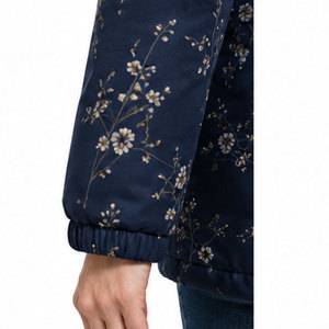 Parka con Capucha Premium para Mujer, con Aislamiento Térmico y Resistencia al Viento e Impermeabilidad, para un Guardarropa Moderno de Invierno - Product Image 4