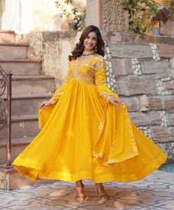 Robes Anarkali pour femmes, dernières tendances, en tissu effet fleuri, avec manches longues, broderies, sequins et bordure en dentelle. - Product Image 1