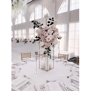 Centre de table en métal plaqué or pour réceptions de mariage, dîners festifs et décoration intérieure haut de gamme - Product Image 5