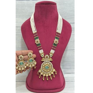 ชุดสร้อยคอทองคำชุบคุณภาพเยี่ยม งานฝีมือประณีต ดีไซน์แบบ Sabyasachi ประดับด้วย Kundan และไข่มุกแท้ Rajwadi เหมาะสำหรับงานแต่งงาน - Product Image 1