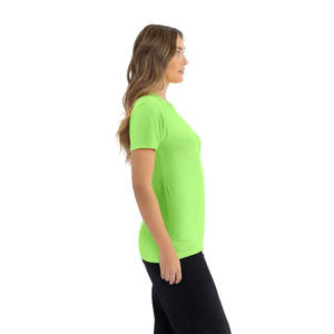 T-shirt léger à séchage rapide en jersey CVC Tultex 602CVC 100 % coton de qualité supérieure vert fluo pour homme de la marque Level Apparel - Product Image 6