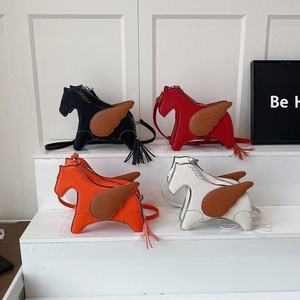 Nuevo Bolso Bandolera y de Hombro Vintage para Mujer con Diseño de Pegaso, Color Sólido y Cierre de Cremallera para el Uso Diario - Product Image 1