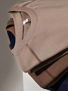 Camiseta de Marca de Moda, Nueva Colección Verano 2026, Estilo Americano, Casual, Algodón Grueso, Cuello Redondo, Hombros Caídos, 240, 100% Algodón - Product Image 3