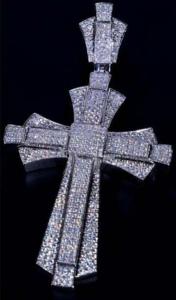 Pendentif croix de luxe serti de diamants taille baguette et taille rond, style hip-hop - Product Image 3