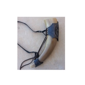 Corne à boire viking authentique Buffalo Viking, écologique, forme naturelle, thème rustique, sangle en cuir réglable - Product Image 1
