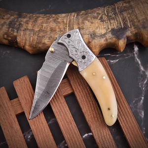 Couteau de poche pliant en acier Damas à pointe tombante avec manche en os et étui en cuir OEM ODM Vente en gros Extérieur EDC 58HRC USA Europe - Product Image 2