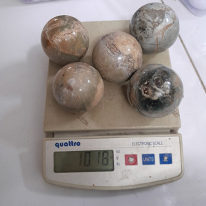 หินคริสตัลบำบัดธรรมชาติแกะสลักทรงกลมขนาด50มม. งานหัตถกรรมจากอินโดนีเซีย - Product Image 3