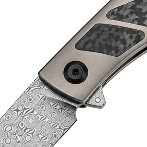 Cuchillos plegables portátiles con mango con incrustaciones de fibra de carbono gris y hoja con diseño para uso diario, viajes y tareas cotidianas. - Product Image 4