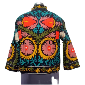 Veste Suzani en toile de canard faite à la main tendance, 100% coton, tricotée, respirante, écologique, matelassée, manteau d'hiver régulier pour femmes - Product Image 1