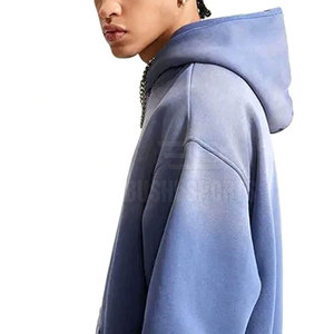 Chándal de corte holgado y duradero, diseño contemporáneo, diseñado para la moda y el rendimiento. - Product Image 4