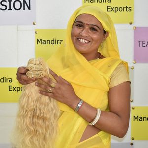 Venta al por mayor Natural vietnamita Temple Virgin Hair Unprocessed Genius Weft Rubio ondulado tejido mechones de cabello humano - Product Image 2