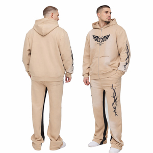 Ensemble de survêtement beige pour homme avec logo personnalisé, effet délavé vintage, comprenant un sweat à capuche zippé et un pantalon de jogging, style streetwear - Product Image 1