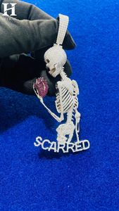 Collar de joyería hip hop personalizado con colgante de calavera con corazón de rubí y diseño de esqueleto con cicatriz sosteniendo un corazón, para hombre - Product Image 2